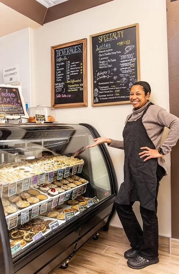 拉舍塔里奈娜用心經營自家烘焙店。(互聯網)