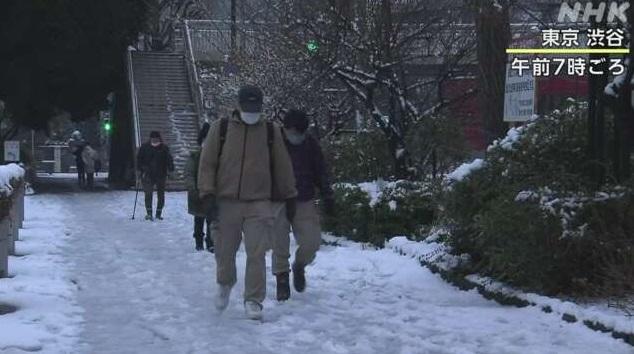 澀谷街道周二早上積雪。(互聯網)