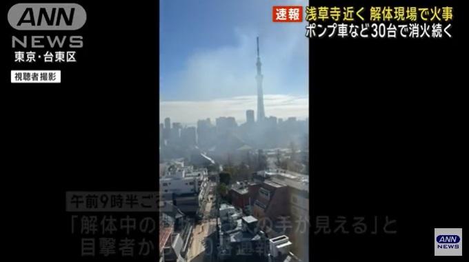 火警現場冒出濃煙。(互聯網)