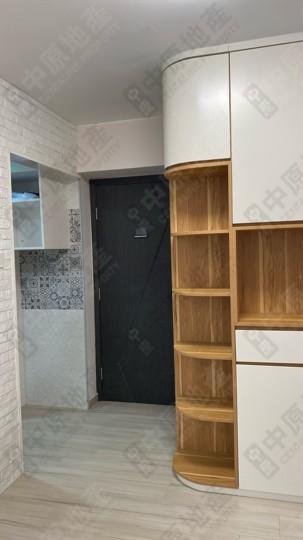 廚房採半開放式設計,增加空間感。(代理提供)