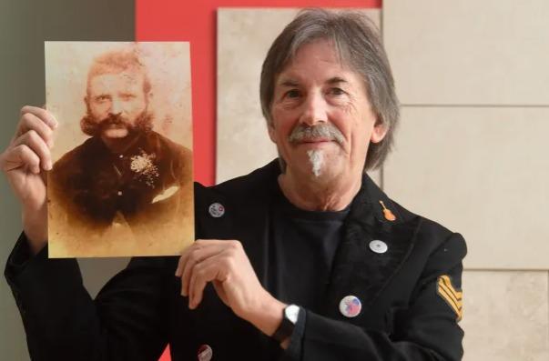 英國男子卜卡意外發現130年前曾祖母出軌,自己突然多了3000名意大利親戚。(網上圖片)