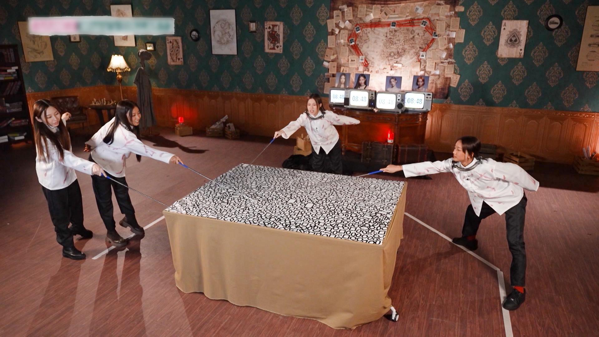 Sumling、Ivy、Winka和Marf進入復活戰。(《COLLAR智慧學園》劇照)