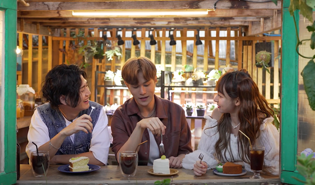 三人到陽明山一間隱世小木屋喝咖啡食蛋。