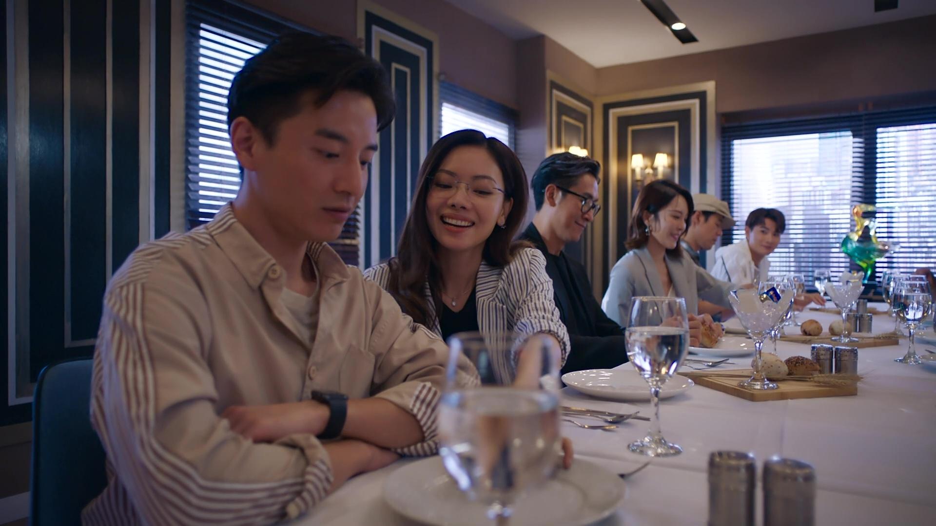 林熹瞳扮演的聞琪深受男同事們歡迎。