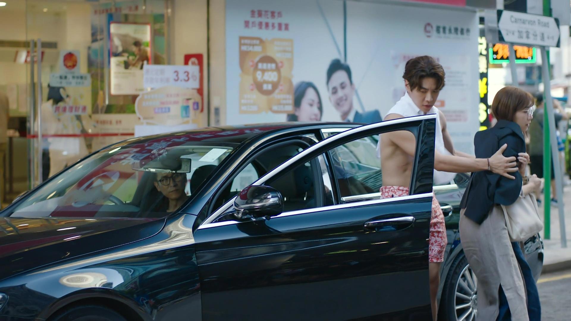 「假狗西裝 look」曝光,天宇再次show肌派福利!