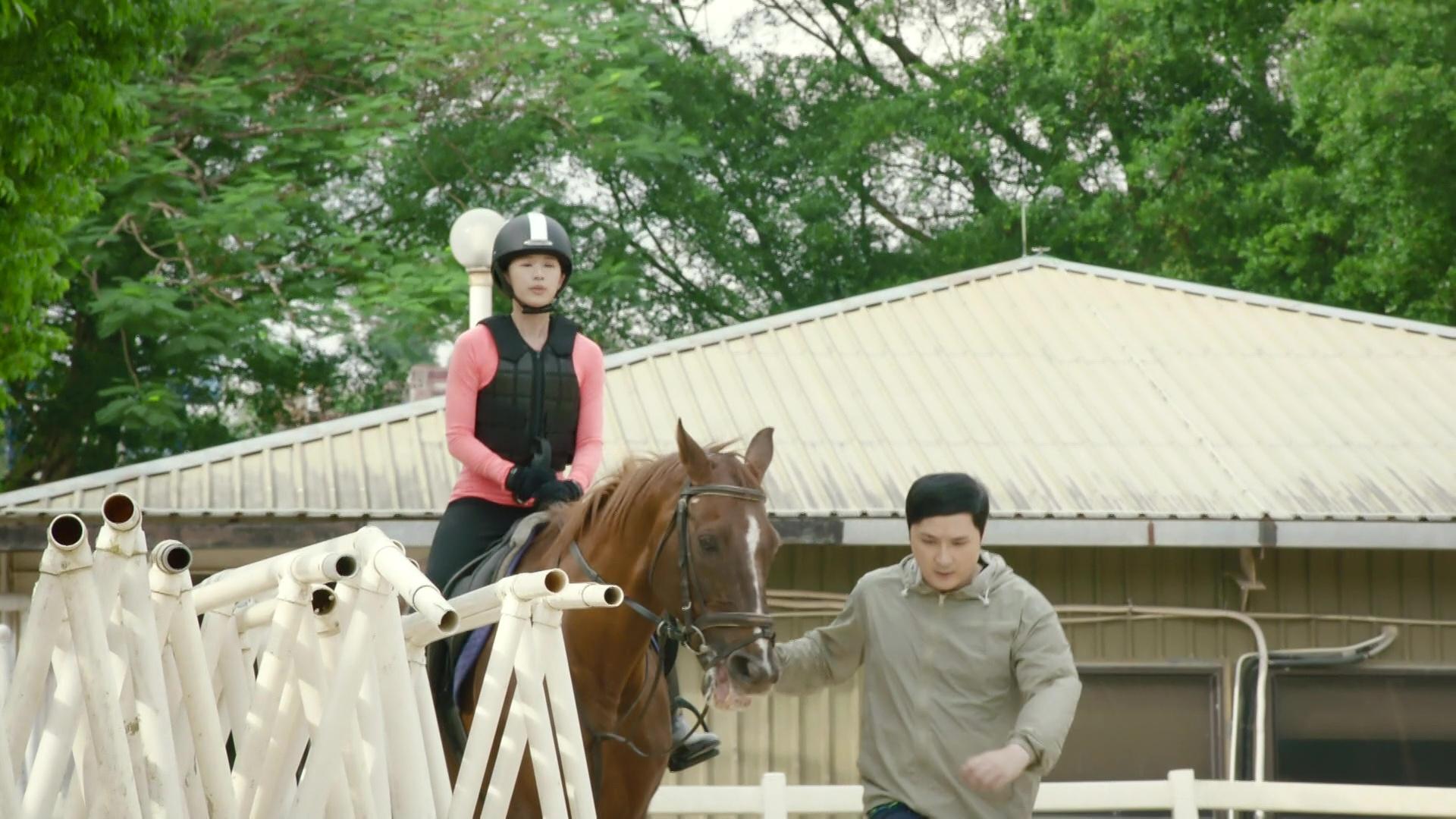 Joy意外前係一位出色嘅女騎師。