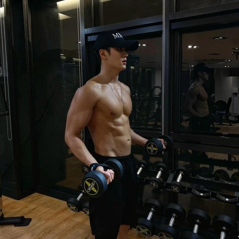 模特兒出身的安普賢成功轉型成為演員,入行前他曾任職業拳手。