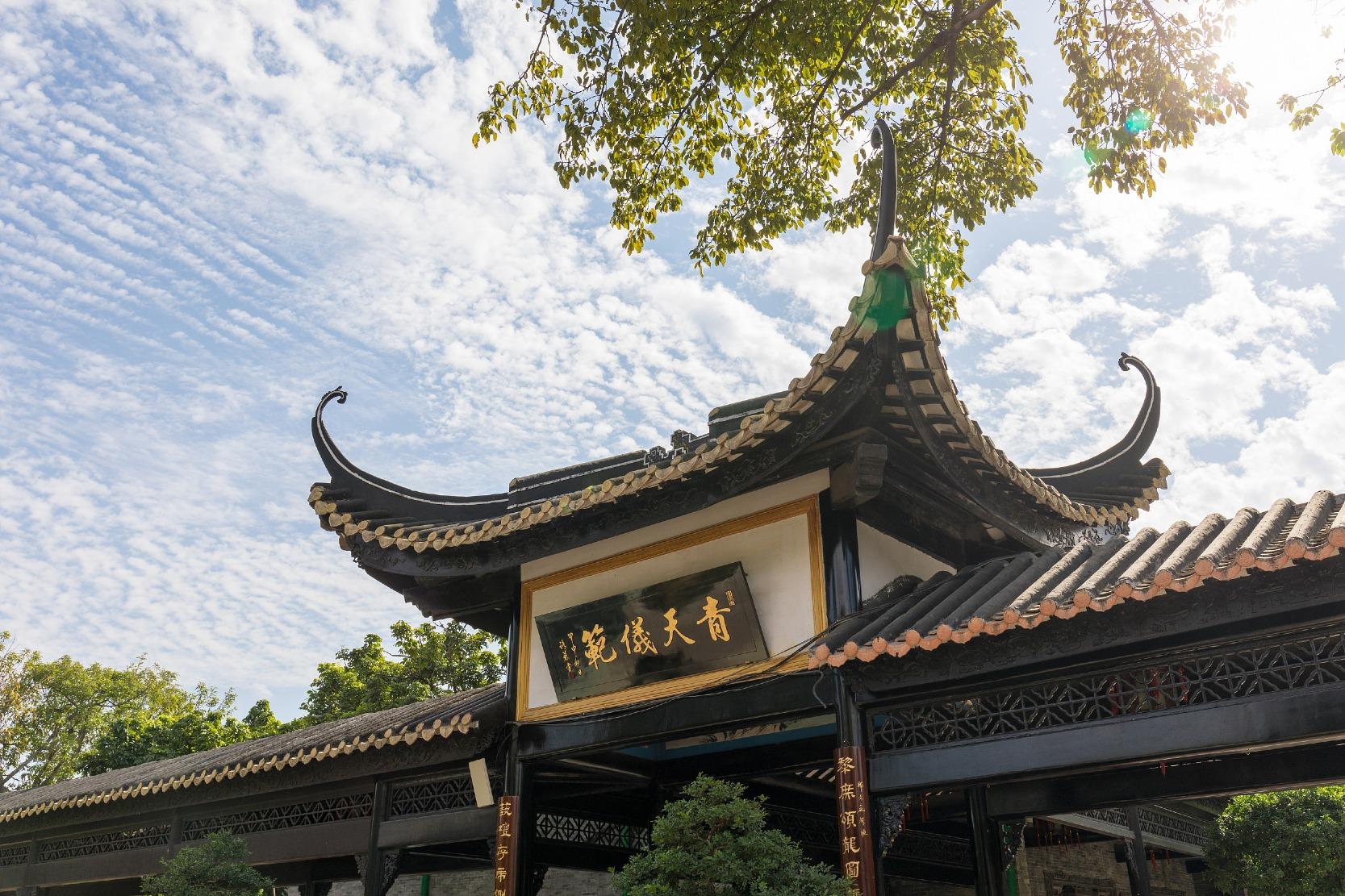 據說寶墨園前身為包公府,園內有包公怒鍘陳美世的雕刻,值得一看。(圖片來源:視覺中國)