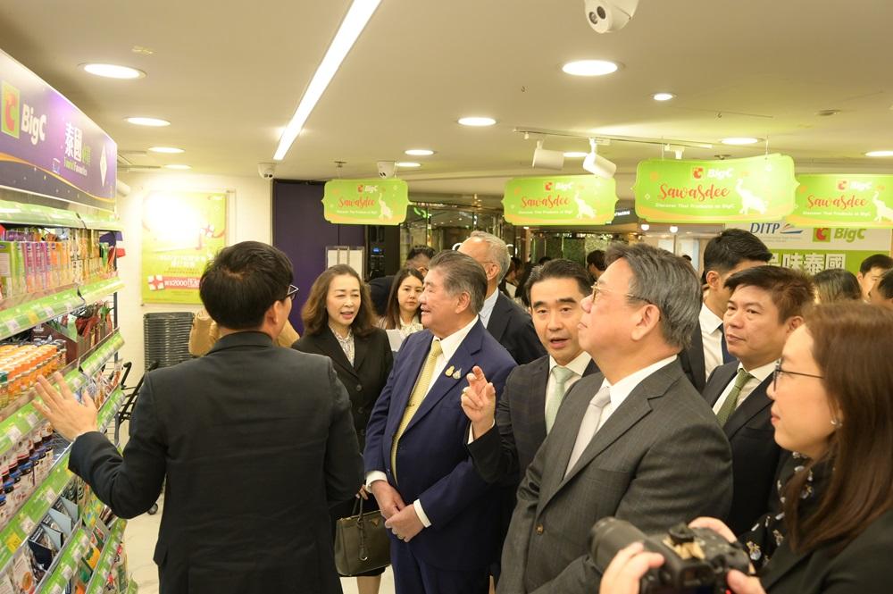 一眾嘉賓隨即到訪 Big C HK尖沙咀旗艦店,進行店內導賞團。當日參與簽約的多間供應商,向賓客詳細介紹各自品牌特色美食及飲品。