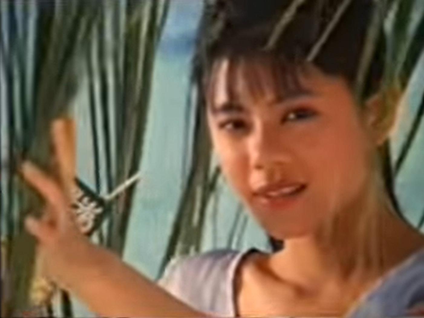 梁藝齡於1986年拍攝陽光檸檬茶廣告受到注目。