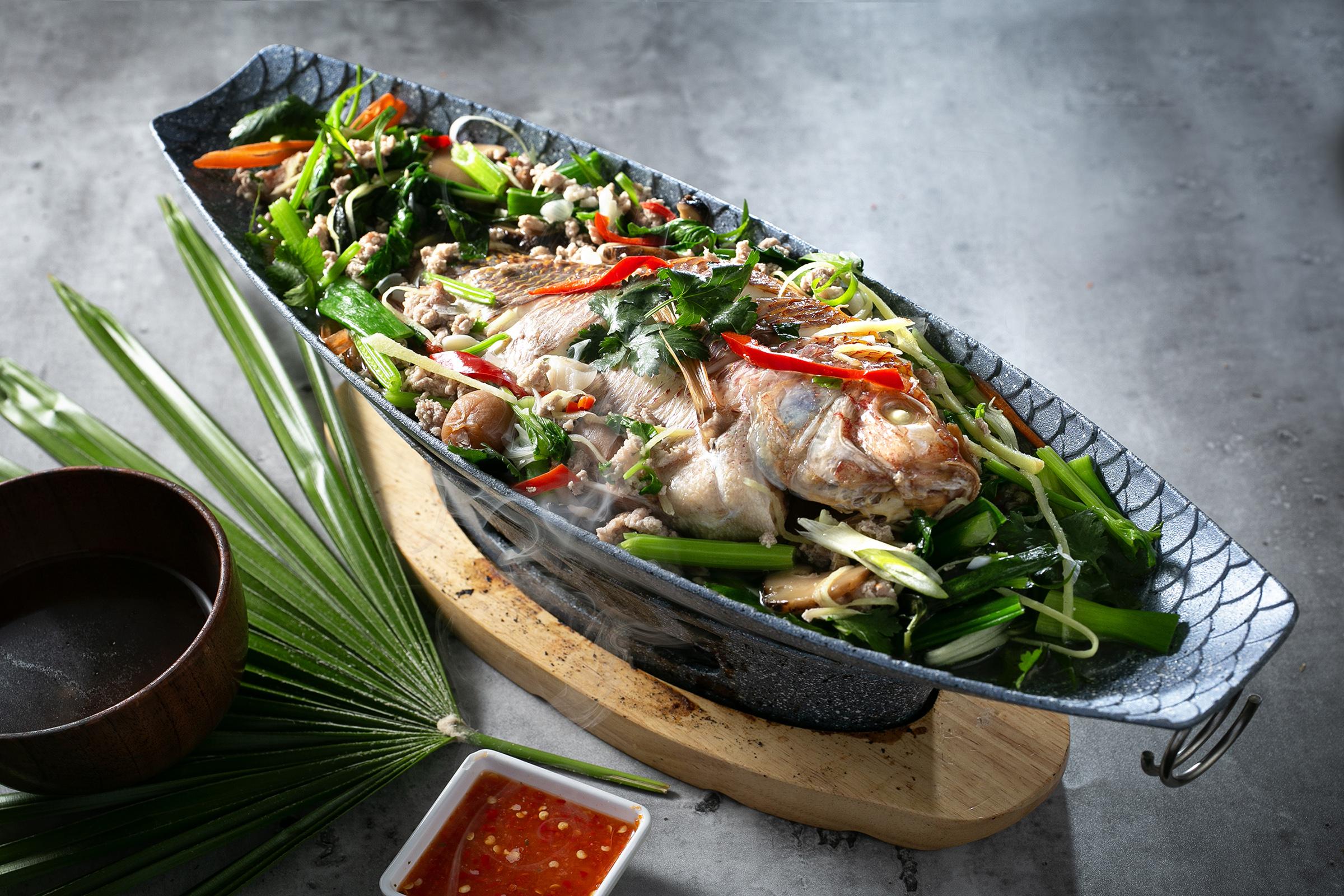 梅薑肉末蒸盲漕魚 $248:以梅子、薑片、辣椒粒、魚露製作而成的梅薑肉末配上肉嫩少刺的泰國盲漕魚,酸香微辣、清爽開胃!