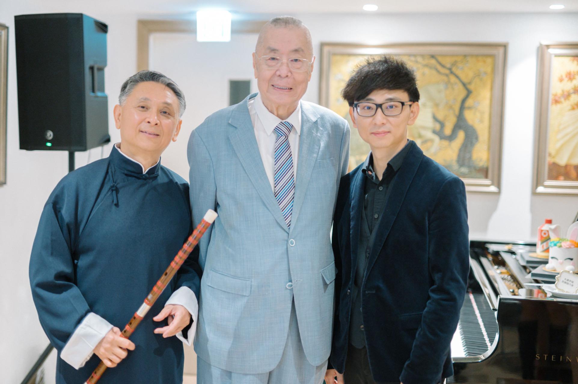 段俊、段劍新父子在演奏會上演出。