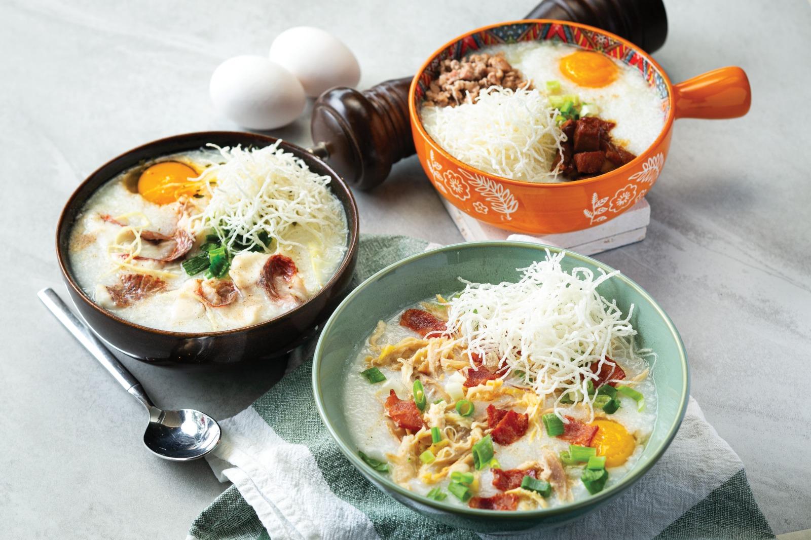 雞蛋豬肉粥 $58:雞蛋豬肉粥是泰皇最愛的早餐之一!有別於一般港式粥以清水煲粥,大廚特別選用以雞骨、豬骨熬製近 4 小時的清湯及泰國香米熬製成綿滑粥底,粥水吸盡湯汁精華,分外鮮香味美!配上豬腩肉、豬肉丸及半熟泰國雞蛋,再拌上鬆脆炸米粉,享盡醒晨早上!