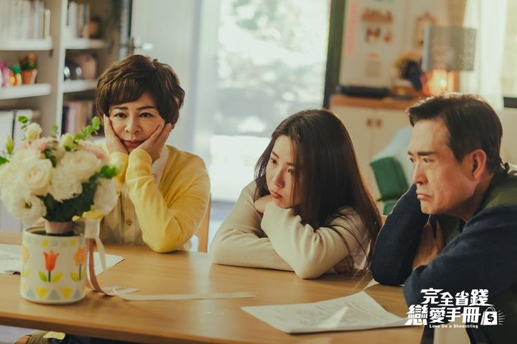 王彩樺(左起)、郭書瑤、檢場在劇中飾演省錢一家人。(圖:TVBS)