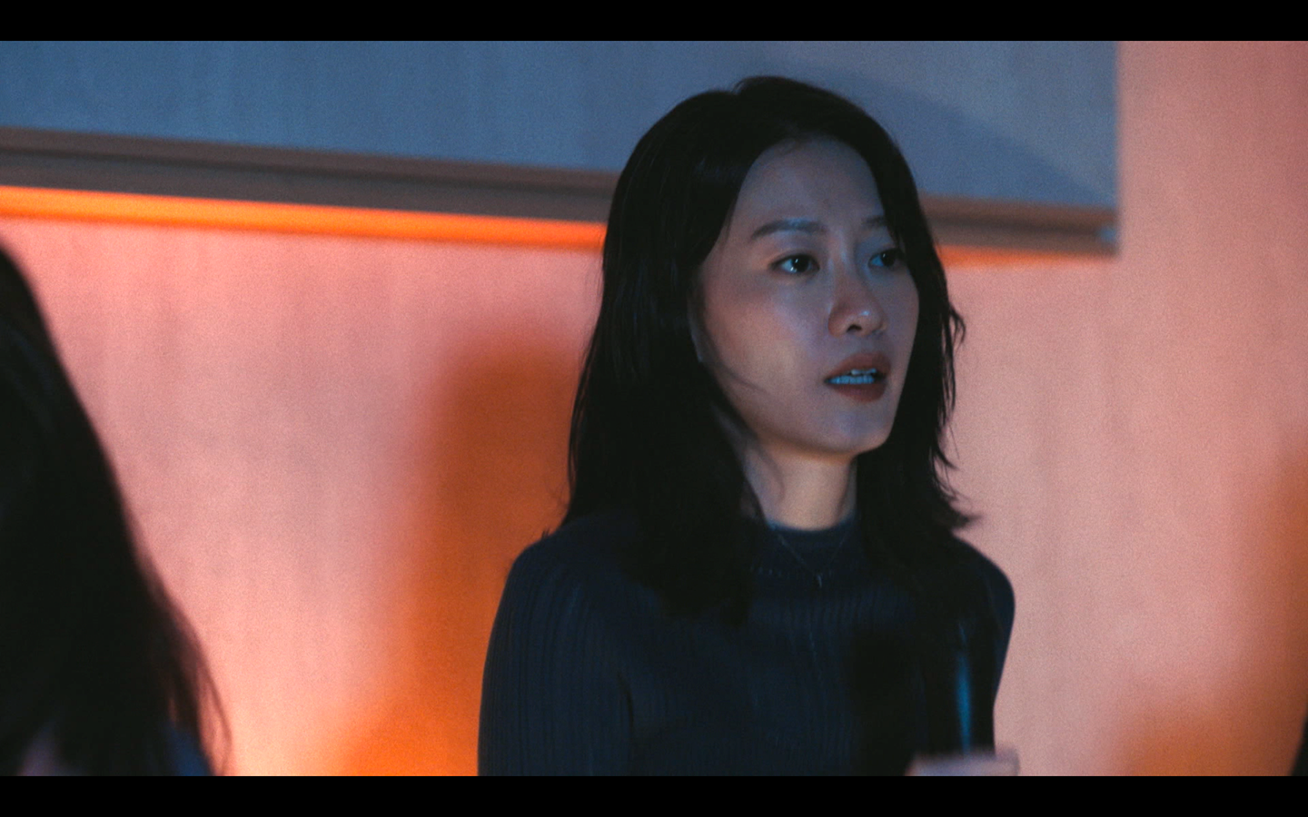 瑪嘉烈(廖子妤飾)分手前壓力勁大唱K發泄。