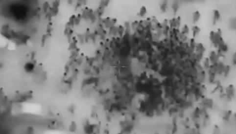 加沙衛生部門指責以色列士兵在加沙城一個救援物資領取點向輪候的巴勒斯坦民眾開槍,造成至少112人死亡、760人受傷(影片截圖)