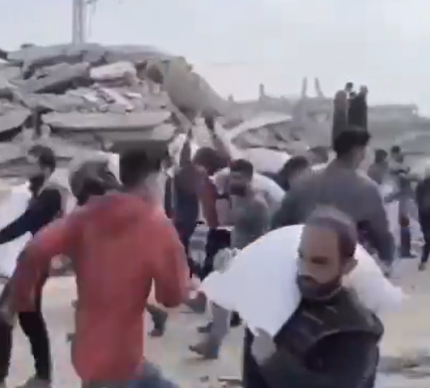 加沙衛生部門指責以色列士兵在加沙城一個救援物資領取點向輪候的巴勒斯坦民眾開槍,造成至少112人死亡、760人受傷(影片截圖)