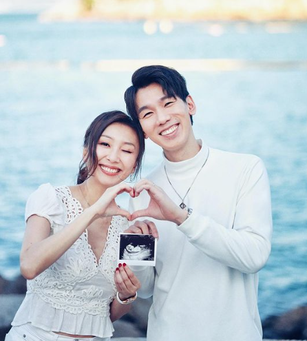 林奕匡早前分享與太太合照,宣布將為人父。