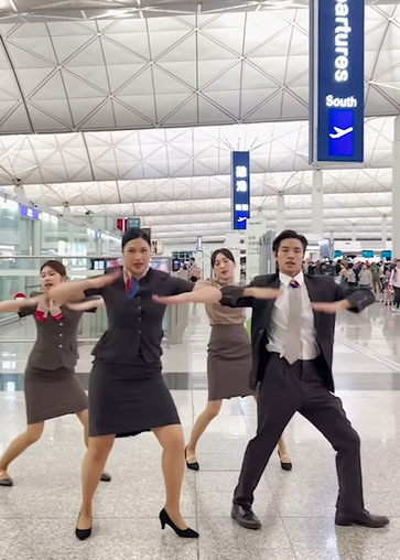 從韓亞航空的香港官方IG可見,不時發放空姐及空少於機場熱舞的影片,但始終未有交代是否本身是空姐抑或是外聘的舞蹈員。