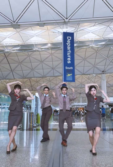 從韓亞航空的香港官方IG可見,不時發放空姐及空少於機場熱舞的影片,但始終未有交代是否本身是空姐抑或是外聘的舞蹈員。