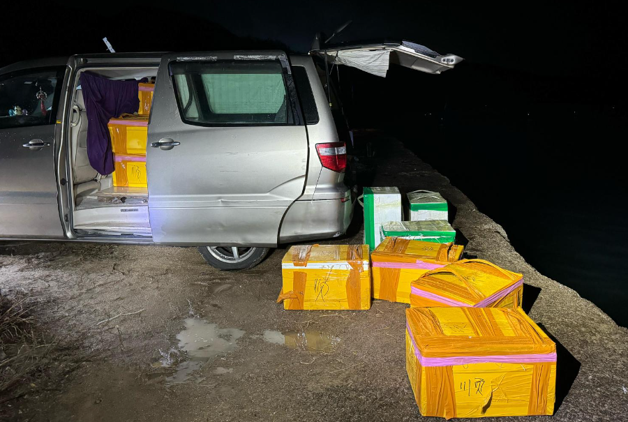 水警海關聯合執法 西貢檢獲21箱走私龍蝦 警方圖片