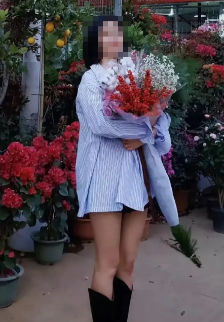 廣州日前有網民爆料稱,當地一名女生帶愛貓到寵物店接受高壓氧艙治療時,高壓氧艙突然爆炸,女生被砸中,當場五官碎裂,頭骨爆裂。