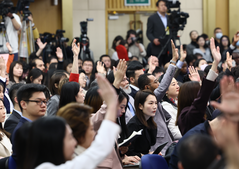 中共中央政治局委員、外長王毅今日(7日)出席兩會外長記者會。(新華社)