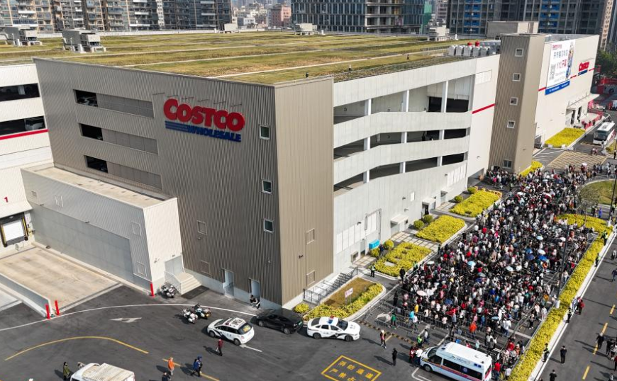美國會員制連鎖超市Costco深圳旗艦店1月中旬開幕,吸引不少港人「跨境朝聖」。(新華社資料圖片)