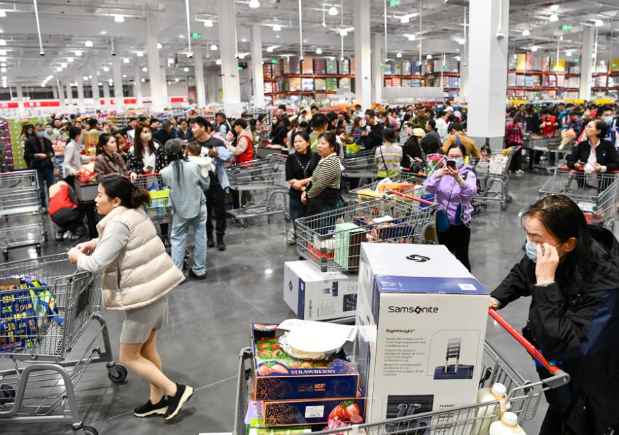 美國會員制連鎖超市Costco深圳旗艦店1月中旬開幕,吸引不少港人「跨境朝聖」。(新華社資料圖片)