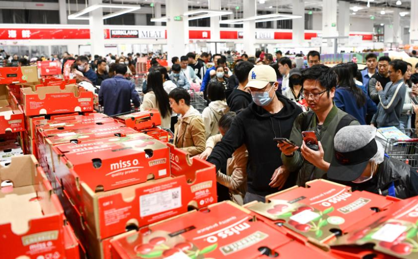 美國會員制連鎖超市Costco深圳旗艦店1月中旬開幕,吸引不少港人「跨境朝聖」。(新華社資料圖片)