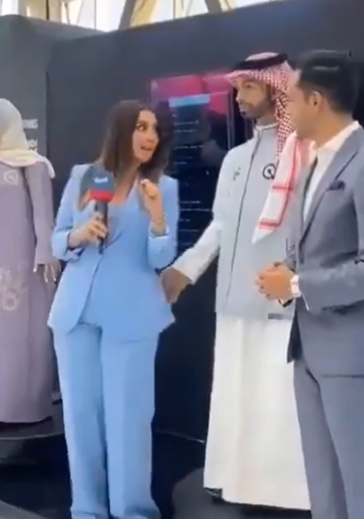 沙特阿拉伯的人工智能峰會活動上,一名男形機械人疑「鹹豬手」性騷擾女記者,觸摸到對方臀部,發明者團隊回應稱其行為屬技術故障引發,將糾正程式錯誤,向該名女記者公開道歉。