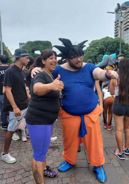 在阿根廷首都布宜諾斯艾利斯的地標方尖碑,有3萬名粉絲聚集,更有人打扮成孫悟空、比達等角色