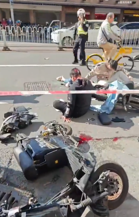 廣州鬧市今日(12日)早上9時許發生嚴重車禍,一部房車在北京路附近幾條街橫衝直撞。(影片截圖)