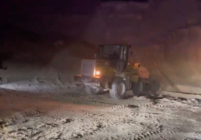 廣東省潮州市3名男童周日(10日)騎單車外出後失蹤,潮安區登塘鎮人民政府周一(11日)指在沙場找到全部男孩,經搶救無效死亡,經調查他們被沙堆掩埋造成窒息死亡。現場見到沙堆附近有他們的單車和衣物。