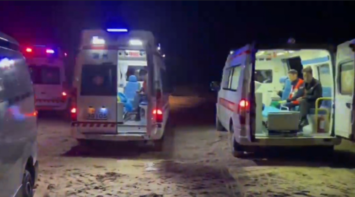 廣東省潮州市3名男童周日(10日)騎單車外出後失蹤,潮安區登塘鎮人民政府周一(11日)指在沙場找到全部男孩,經搶救無效死亡,經調查他們被沙堆掩埋造成窒息死亡。現場見到沙堆附近有他們的單車和衣物。