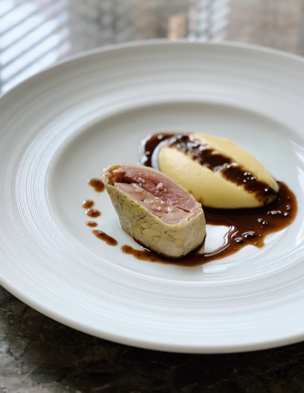 Donovan 的名菜包括他曾在 Est Est Est 的主打「Bressan of Pigeon」。