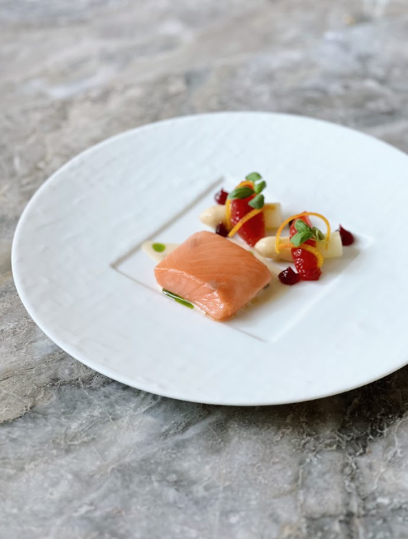 當中不可錯過在他餐單上超過 30 年、多年來一直在進化的「Salmon」。