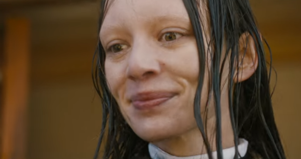 《第一凶兆》發放近兩分鐘最新預告。