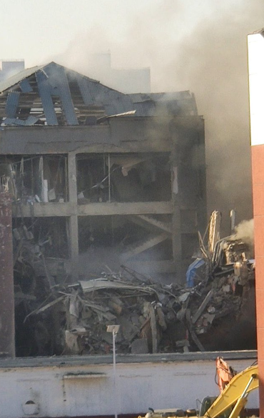 河北省廊坊三河市13日早上近8時有炸雞店疑發生燃氣爆炸,威力極大。(影片截圖)