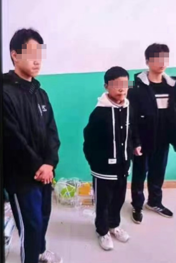 肥鄉區3名初中生長期欺凌同班同學小光(化名),並於3月10日下午5時許將其殺害,將屍體掩埋在北營村南側的廢棄蔬菜大棚內。