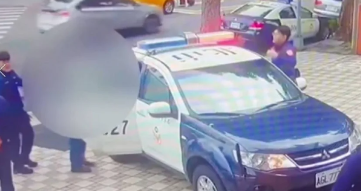 該偷渡客已被轉往宜蘭收容所,待辦妥必備手續與繳清罰款後,將遣返大陸。