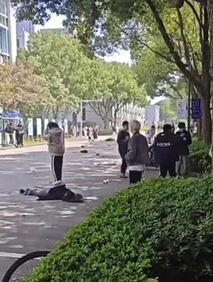 浙江台州一間職業技術學院發生汽車衝撞事件,多名學生被撞倒,共造成3人死亡,16人受傷。