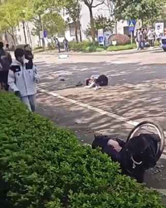 浙江台州一間職業技術學院發生汽車衝撞事件,多名學生被撞倒,共造成3人死亡,16人受傷。