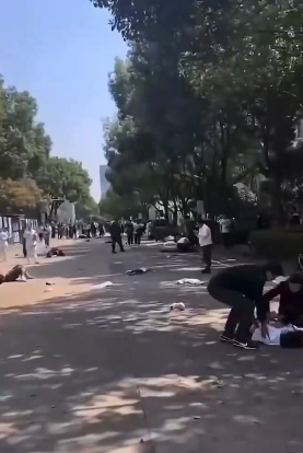 浙江台州一間職業技術學院發生汽車衝撞事件,多名學生被撞倒,共造成3人死亡,16人受傷。