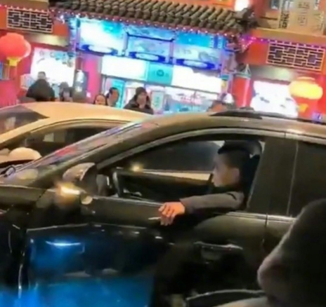 北京警方表示,涉事司機已被控制