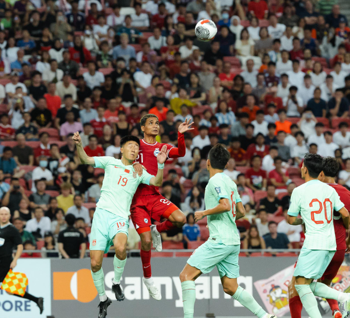 中國男子足球隊周四(21日)在世界盃亞洲區外圍賽C組雖有武磊梅開二度,最終被主場的新加坡逼和2:2(網上圖片)