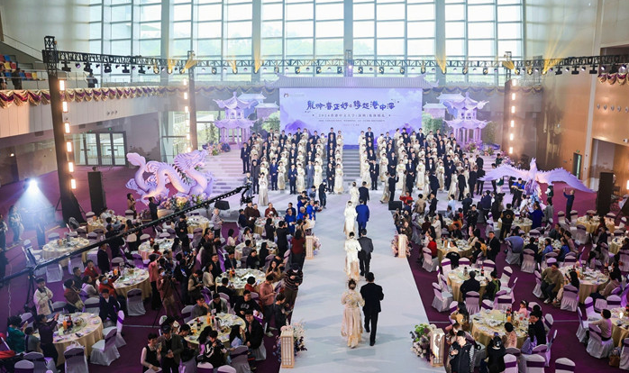 深圳中大慶成立十周年 為百對新人辦集體婚禮