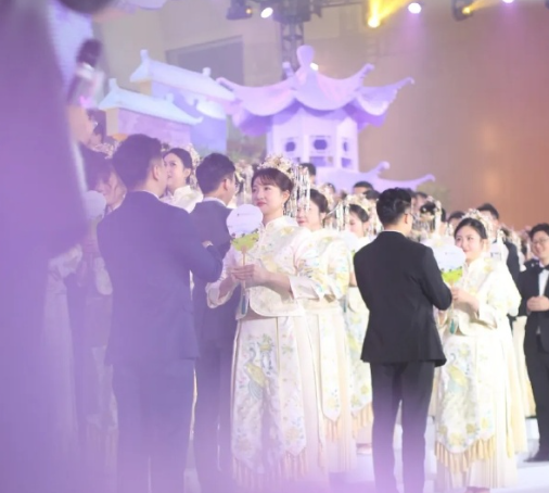 深圳中大慶成立十周年 為百對新人辦集體婚禮