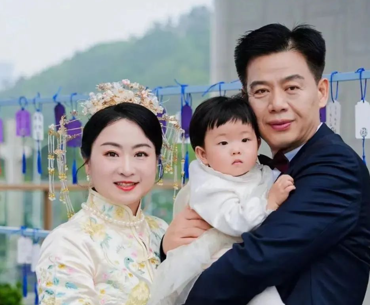 深圳中大慶成立十周年 為百對新人辦集體婚禮