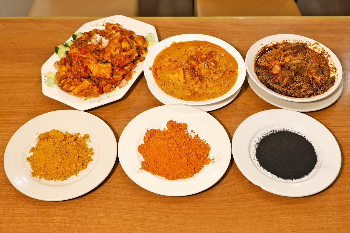 餐牌上提供8種各國的獨特咖喱,全都是兄弟兩人從零開始調配,坊間絕對找不到類似的味道。攝:林俊源